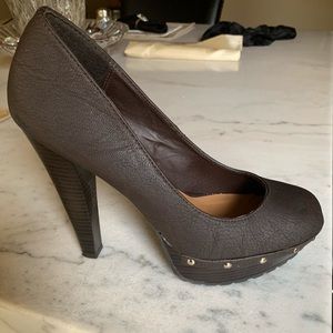 Brand new brown closed toe heels